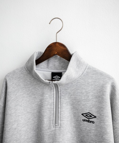 UMBRO(アンブロ)の「UMBRO アンブロ 別注コラボ オーバーサイズ裏起毛ワンポイントロゴ刺繍ハーフジッププルオーバースウェット(スウェット・メンズ・チャコール/ネイビー/杢グレー/ブラック・M/L/XL)」の19枚目の写真