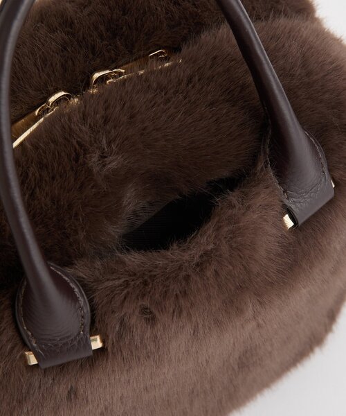 RIVE DROITE(リヴドロワ)の「【シーズンムード抜群】フェイクファーミニボストン(ボストンバッグ・レディース・ダークブラウン/グレイッシュベージュ・FREE)」の21枚目の写真