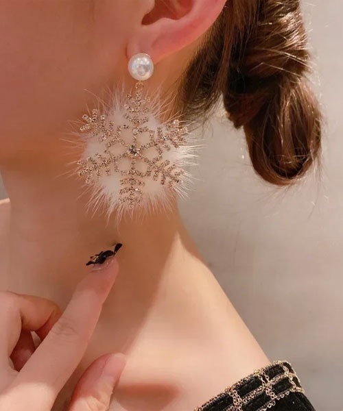 Mayree(メイリー)の「【urge select】ふわふわ 雪の結晶モチーフ ピアス(ピアス(両耳用)・レディース・ゴールド系/シルバー系・FREE)」の1枚目の写真