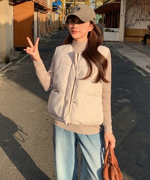 Ritzy（リッツィー）の「コーデュロイ ノーカラー エコダウンベスト（ダウンベスト・レディース・モカ/ブラック/アイボリー/グレー・L/M）」の16枚目の写真