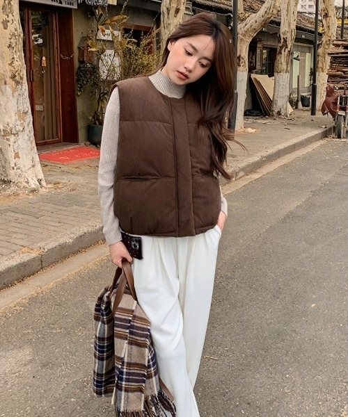 Ritzy（リッツィー）の「コーデュロイ ノーカラー エコダウンベスト（ダウンベスト・レディース・モカ/ブラック/アイボリー/グレー・L/M）」の11枚目の写真
