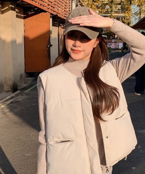 Ritzy（リッツィー）の「コーデュロイ ノーカラー エコダウンベスト（ダウンベスト・レディース・モカ/ブラック/アイボリー/グレー・L/M）」の6枚目の写真