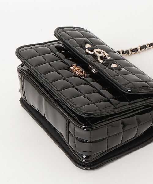 Guess（ゲス）の「NADIRA Mini Convertible Xbody Flap ショルダーバッグ  （ショルダーバッグ・レディース・ブラック・ONE SIZE）」の7枚目の写真