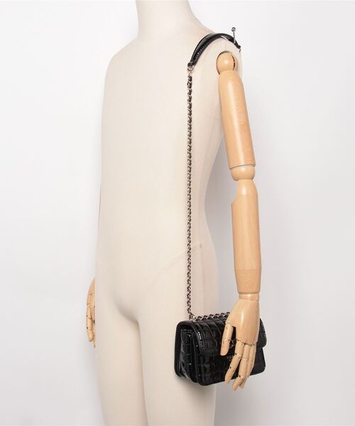 Guess（ゲス）の「NADIRA Mini Convertible Xbody Flap ショルダーバッグ  （ショルダーバッグ・レディース・ブラック・ONE SIZE）」の5枚目の写真