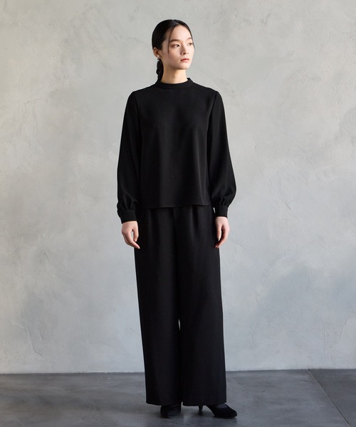 AIMER（エメ）の「【喪服・礼服・WEB限定】マシンウォッシャブル Vネックノーカラージャケット・プチハイネックブラウス・ワイドパンツ 3点セット ブラックフォーマルアンサンブル（スーツパンツ・レディース・ブラック・7号/9号/11号/13号/15号/17号/19号）」の4枚目の写真