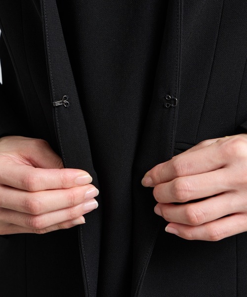 AIMER（エメ）の「【喪服・礼服・WEB限定】マシンウォッシャブル Vネックノーカラージャケット・プチハイネックブラウス・ワイドパンツ 3点セット ブラックフォーマルアンサンブル（スーツパンツ・レディース・ブラック・7号/9号/11号/13号/15号/17号/19号）」の6枚目の写真