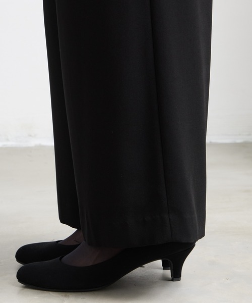 AIMER(エメ)の「【喪服・礼服・WEB限定】マシンウォッシャブル Vネックノーカラージャケット・プチハイネックブラウス・ワイドパンツ 3点セット ブラックフォーマルアンサンブル(スーツパンツ・レディース・ブラック・7号/9号/11号/13号/15号/17号/19号)」の8枚目の写真