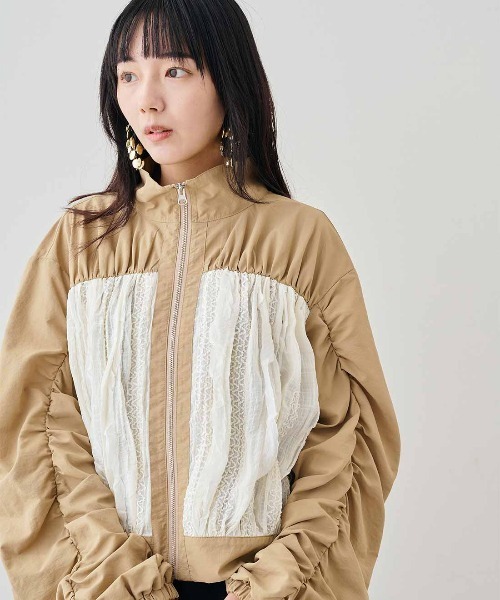 MEDE19F(メデジュウキュウ)の「MEDE19F 異素材遣いギャザーブルゾン〈ベージュ〉(ブルゾン・レディース・ベージュ系その他・L/M/LL)」の2枚目の写真