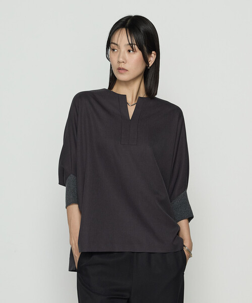 Gabardine K.T(ギャバジンケーティー)の「パウダーツイルストレッチ ドルマンスリーブプルオーバー(Tシャツ/カットソー・レディース・モカ/チャコール/ブラック・7号/9号)」の3枚目の写真