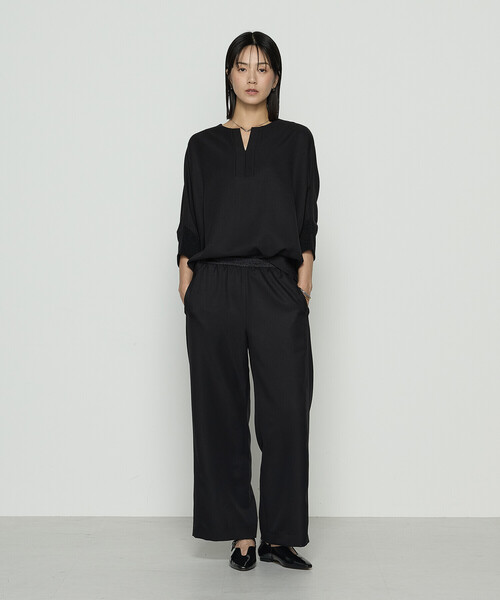 Gabardine K.T(ギャバジンケーティー)の「パウダーツイルストレッチ ドルマンスリーブプルオーバー(Tシャツ/カットソー・レディース・モカ/チャコール/ブラック・7号/9号)」の4枚目の写真