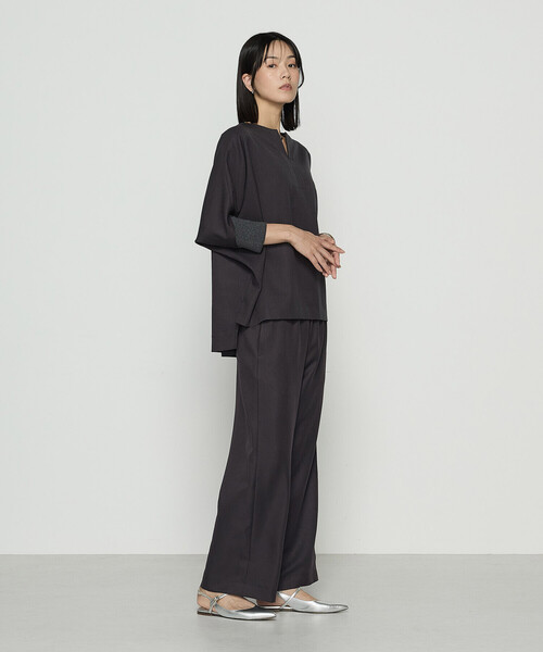 Gabardine K.T(ギャバジンケーティー)の「パウダーツイルストレッチ ドルマンスリーブプルオーバー(Tシャツ/カットソー・レディース・モカ/チャコール/ブラック・7号/9号)」の7枚目の写真