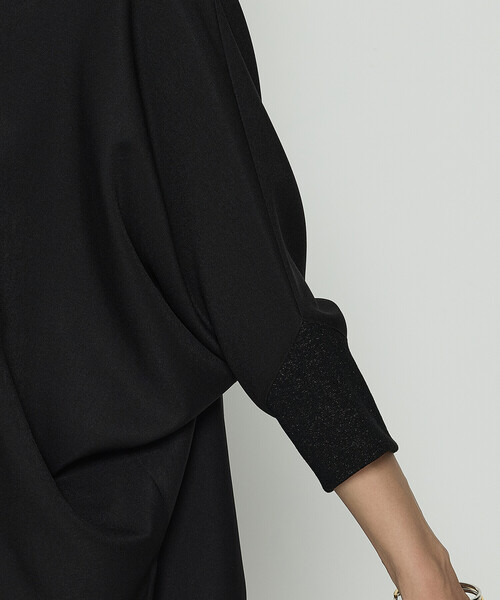 Gabardine K.T(ギャバジンケーティー)の「パウダーツイルストレッチ ドルマンスリーブプルオーバー(Tシャツ/カットソー・レディース・モカ/チャコール/ブラック・7号/9号)」の15枚目の写真