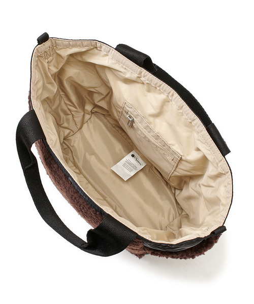 LeSportsac(レスポートサック)の「SHERPA SMALL OPEN TOTE ダークチョコレートシェルパ(トートバッグ・レディース・ブラウン・FREE)」の8枚目の写真