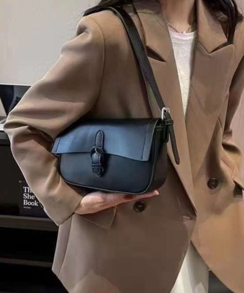 Tomieco(トミエコ)の「ショルダーバッグ フラップデザイン(ショルダーバッグ・レディース・ブラック/オフホワイト/ピンク・FREE)」の1枚目の写真