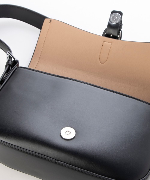 Tomieco(トミエコ)の「ショルダーバッグ フラップデザイン(ショルダーバッグ・レディース・ブラック/オフホワイト/ピンク・FREE)」の21枚目の写真
