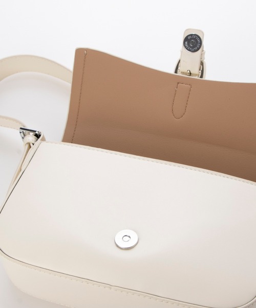 Tomieco(トミエコ)の「ショルダーバッグ フラップデザイン(ショルダーバッグ・レディース・ブラック/オフホワイト/ピンク・FREE)」の14枚目の写真