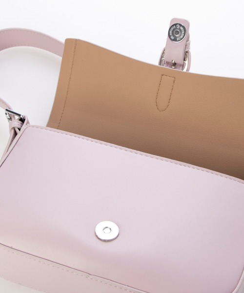 Tomieco(トミエコ)の「ショルダーバッグ フラップデザイン(ショルダーバッグ・レディース・ブラック/オフホワイト/ピンク・FREE)」の8枚目の写真