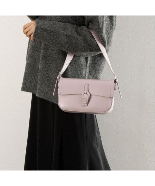 Tomieco(トミエコ)の「ショルダーバッグ フラップデザイン(ショルダーバッグ・レディース・ブラック/オフホワイト/ピンク・FREE)」の5枚目の写真