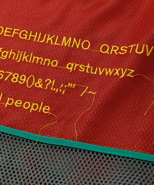 beautiful people（ビューティフルピープル）の「flip alphabet       embroidery marchebag（トートバッグ・レディース・グレー/イエロー・FREE）」の5枚目の写真