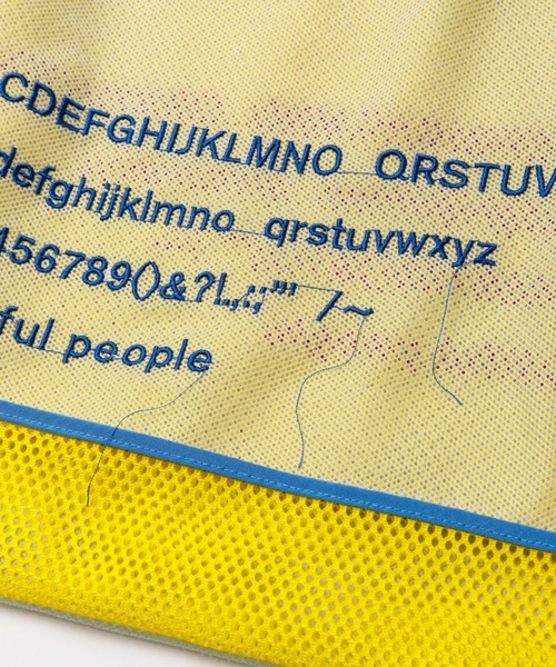beautiful people（ビューティフルピープル）の「flip alphabet       embroidery marchebag（トートバッグ・レディース・グレー/イエロー・FREE）」の9枚目の写真