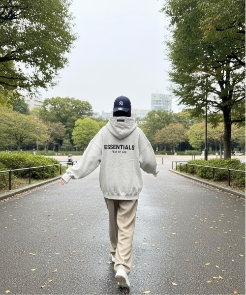 FOG ESSENTIALS（エフオージーエッセンシャルズ）の「FOG ESSENTIALS エッセンシャルズ FLOCKING PRINTED HOODIE プルオーバーパーカー / 192SU22（パーカー・メンズ・ブラック/グレー・SMALL/MEDIUM/LARGE/X-LARGE）」の5枚目の写真