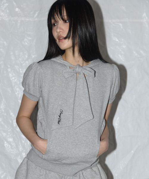 FANCY CLUB（ファンシークラブ）の「パフラウンドスカーフフードパーカー (メランジグレー)_F25QB081（Tシャツ/カットソー・レディース・グレー・FREE）」の2枚目の写真