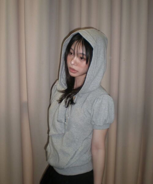 FANCY CLUB（ファンシークラブ）の「パフラウンドスカーフフードパーカー (メランジグレー)_F25QB081（Tシャツ/カットソー・レディース・グレー・FREE）」の8枚目の写真