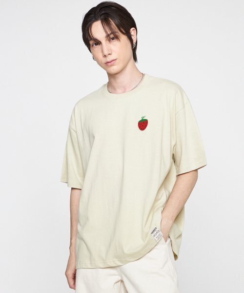 GRAVER（グレーバー）の「[ユニセックス]スモールストロベリーロゴ半袖Tシャツ_サンドベージュ（Tシャツ/カットソー・レディース・ベージュ・LARGE/MEDIUM/SMALL/X-LARGE）」の2枚目の写真