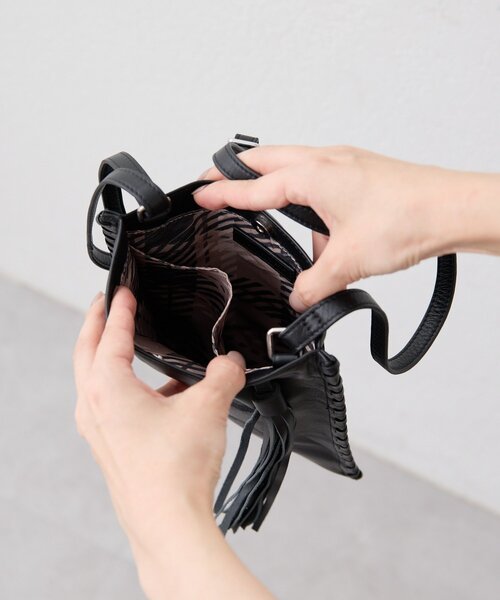 ear PAPILLONNER(イアパピヨネ)の「sampo×earホースタッセルショルダーバッグ《本革/軽量150g》(ショルダーバッグ・レディース・ブラック/ブラウン・FREE)」の5枚目の写真