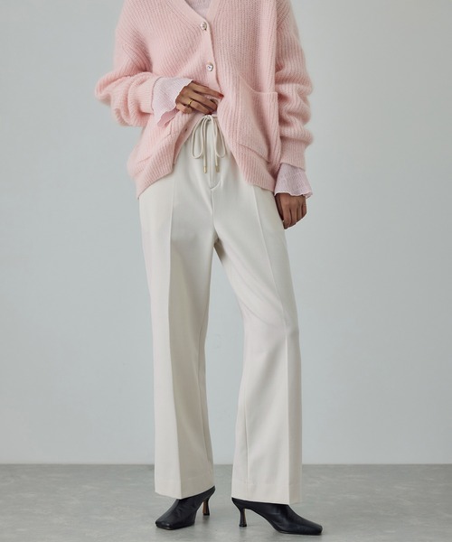 ROPE'(ロペ)の「ストレッチギャバセミフレアイージーパンツ/イージーケア(その他パンツ・レディース・ベージュ/ブラック/オフホワイト・36/38)」の1枚目の写真