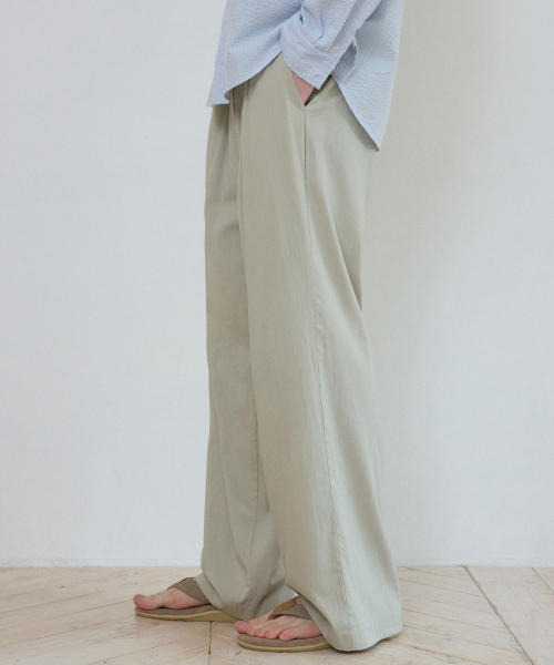 WEDNESDAY OASIS(ウェンズデーオアシス)の「ミューズツーピンタックセミワイドパンツ_LIGHT BEIGE(W25-PT04)(スラックス・メンズ・オートミール・SMALL/MEDIUM/LARGE)」の2枚目の写真