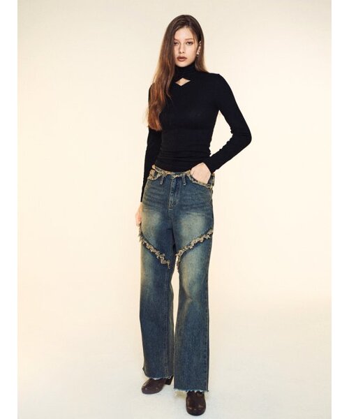 RENNESMIA（ルネスミア）の「ローレイズタッセルデニムパンツ - 中青（デニムパンツ・レディース・その他・MEDIUM/SMALL）」の2枚目の写真