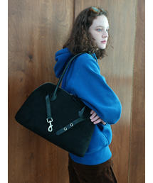 DENU（デヌ）の「NOA BAG[SUEDE BLACK]（ショルダーバッグ）」