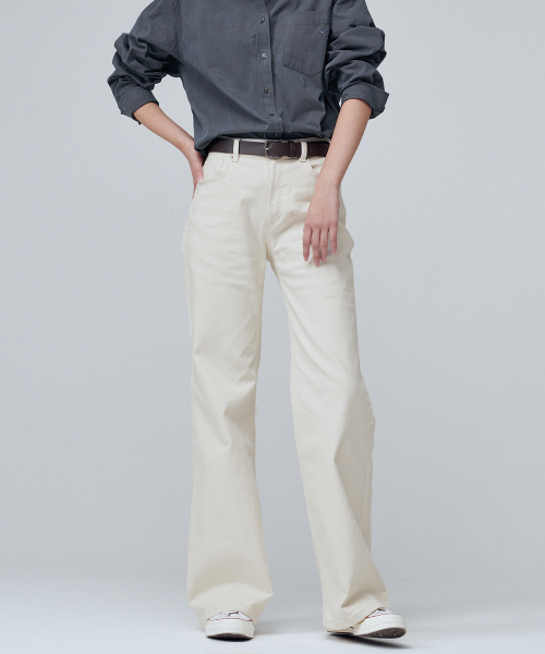 MALOUPE(マロップ)の「9134 レギュラーブーツカットデニム (クリーム)(デニムパンツ・レディース・クリーム・26/28/30)」の2枚目の写真