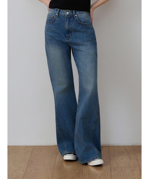 CCOMA(コンマ)の「CMJ22 モダンブーツカットライトブルーデニムパンツ(デニムパンツ・レディース・その他・SMALL/MEDIUM/LARGE)」の1枚目の写真