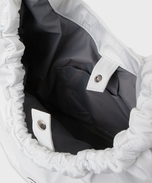OUTDOOR PRODUCTS(アウトドアプロダクツ)の「OUTDOOR PRODUCTS OUTDOOR Code Tote / BR-OUT-25SS06 秋服 冬服(トートバッグ・レディース・ホワイト・FREE)」の4枚目の写真
