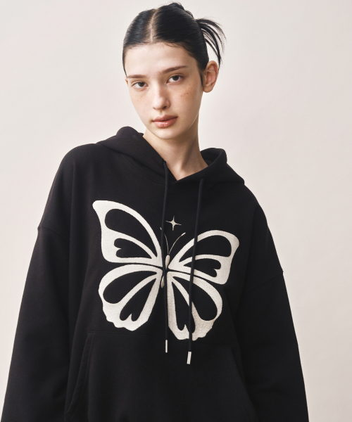 NICK&NICOLE(ニックアンドニコール)の「BUTTERFLY EMBROIDERY HOODIE_BLACK CREAM(パーカー・レディース・その他・FREE)」の4枚目の写真