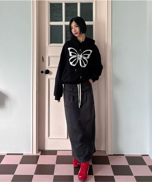 NICK&NICOLE(ニックアンドニコール)の「BUTTERFLY EMBROIDERY HOODIE_BLACK CREAM(パーカー・レディース・その他・FREE)」の6枚目の写真
