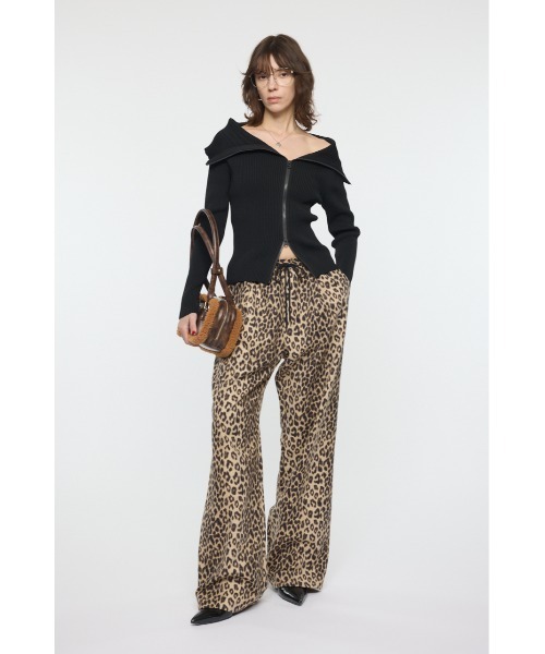 MOUSSY(マウジー)の「BIG COLLAR ZIP UP ニット(ニット/セーター・レディース・ライトイエロー/ブラック/ライトブルー/ネイビー・FREE)」の8枚目の写真