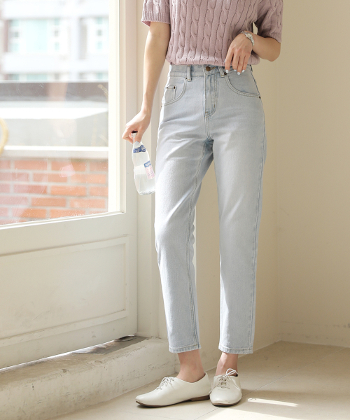 BBAEBBAE(ペッペ)の「テーパードストレートデニムパンツ(デニムパンツ・レディース・ブルー・38/36/34/32/30/26/28)」の1枚目の写真