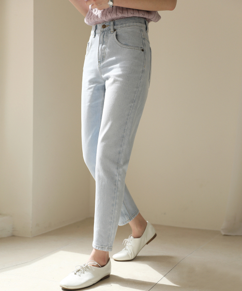 BBAEBBAE(ペッペ)の「テーパードストレートデニムパンツ(デニムパンツ・レディース・ブルー・38/36/34/32/30/26/28)」の3枚目の写真