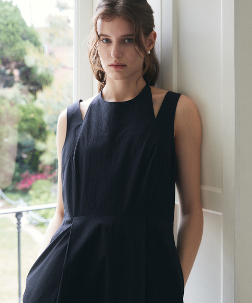 PAUL&ALICE(ポール&アリス)の「HALTER-NECK MIDI DRESS / BLACK(ワンピース・レディース・ブラック・FREE)」の3枚目の写真