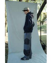 AEIAEIAE（エイエイエ）の「Cutout Pants [Grey]（スウェットパンツ）」