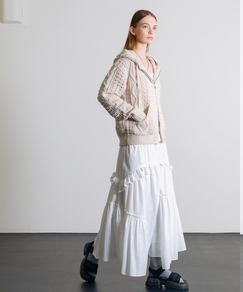 DEWEDEWE（デュイデュイ）の「カッティングスカート_ホワイト（スカート・レディース・その他・SMALL/MEDIUM/LARGE）」の2枚目の写真