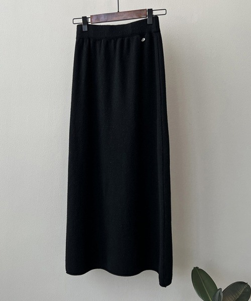 DAY CLOSET(デイ クローゼット)の「【ロング丈/幅広ゴム入り】裾の縦ラインでこなれ魅せ。メタルワンポイント リブニット フレアスカート レディース(スカート・レディース・キナリ/ベージュ/ダークブラウン/ブラック・FREE)」の9枚目の写真