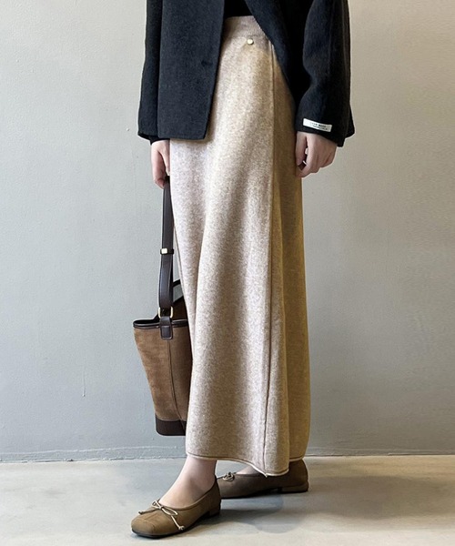 DAY CLOSET(デイ クローゼット)の「【ロング丈/幅広ゴム入り】裾の縦ラインでこなれ魅せ。メタルワンポイント リブニット フレアスカート レディース(スカート・レディース・キナリ/ベージュ/ダークブラウン/ブラック・FREE)」の13枚目の写真