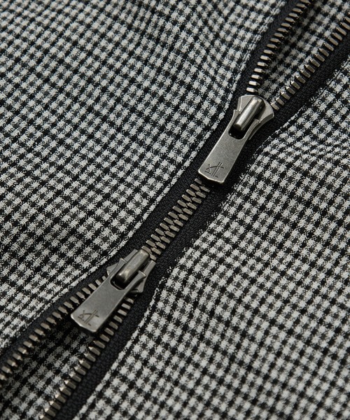 MEN'S BIGI（メンズビギ）の「ライトサッカー スタンドカラーブルゾン＜ストレッチ/通気性＞（ブルゾン・メンズ・ブラック/ブラック系その他・03/04/02）」の5枚目の写真