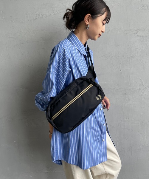 FRED PERRY（フレッドペリー）の「【WEB限定】[FRED PERRY/フレッドペリー] ティップ テープ クロスボディバッグ（ボディバッグ/ウエストポーチ・レディース・ブラック・ONE SIZE）」の5枚目の写真