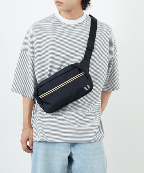 FRED PERRY（フレッドペリー）の「【WEB限定】[FRED PERRY/フレッドペリー] ティップ テープ クロスボディバッグ（ボディバッグ/ウエストポーチ・レディース・ブラック・ONE SIZE）」の13枚目の写真