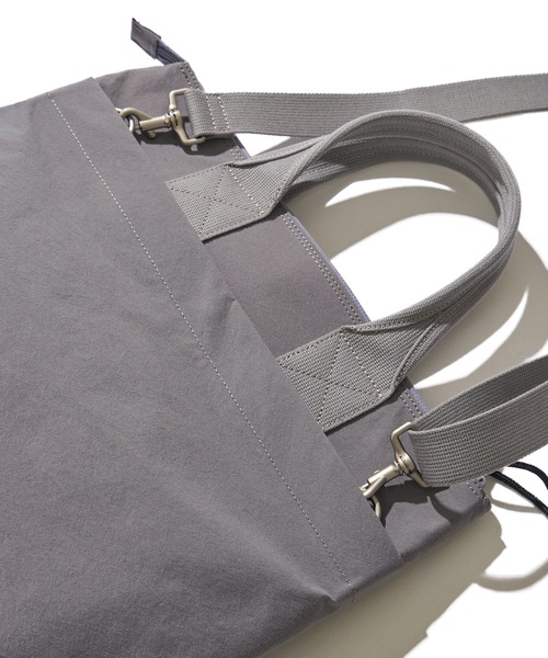 ADPOSION(アドポーション)の「《UNISEX》KONBU Nylon HELMET BAG / コンブナイロン ヘルメットバッグ(ショルダーバッグ・レディース・グレー/ブラック/ネイビー・FREE)」の11枚目の写真